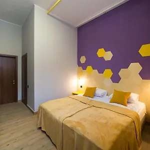 Hotel Bee Station, Kiew
